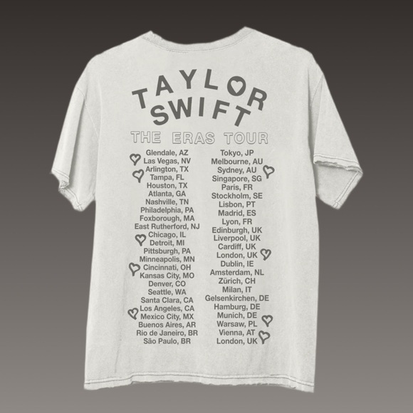 NWT TAYLOR SWIFT | THE ERAS TOUR PHOTO OVERSIZED T-SHIRT - Picture 2 of 3